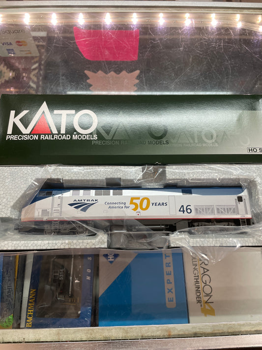 HO Kato GE P42 Amtrak 50th Anniversary